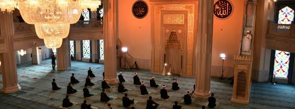 15 Mayıs Cuma Hutbesi Yayımlandı! Diyanet’ten Aile ve Gençlik İçin Dikkat Çeken Mesajlar