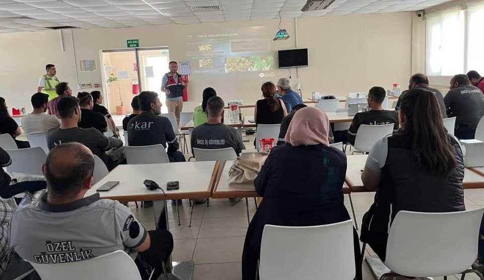 Afyon'da jandarmadan bağımlılıkla mücadele eğ…