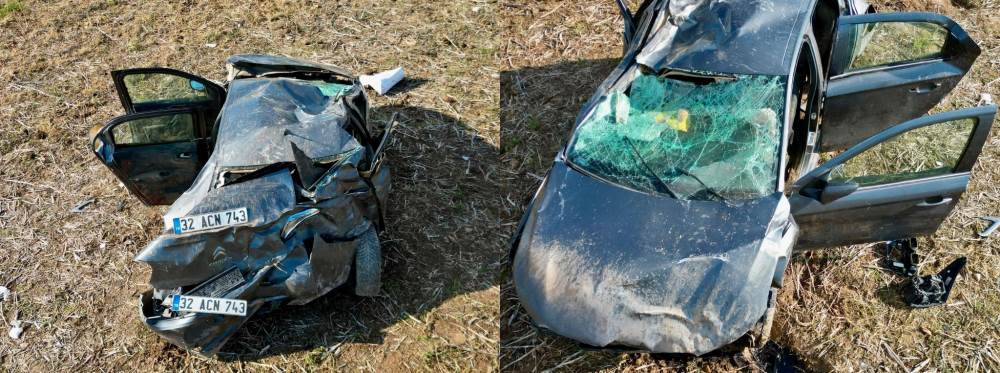 Afyonkarahisar’da kağıt gibi ezilen otomobild…