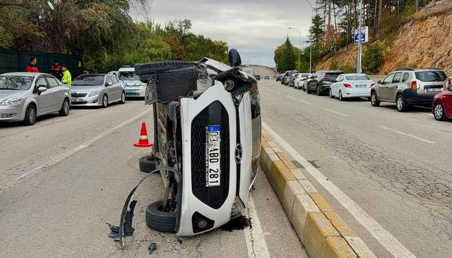 Afyonkarahisar’da korkutan kaza! Devrilen ara…