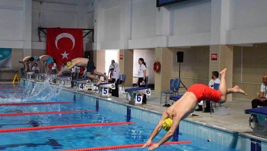 Afyonkarahisar’da yüzme heyecanı: 280 sporcu …