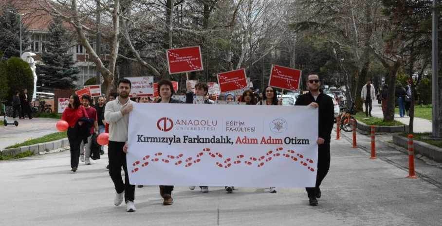 Anadolu Üniversitesi’nden otizm farkındalığın…