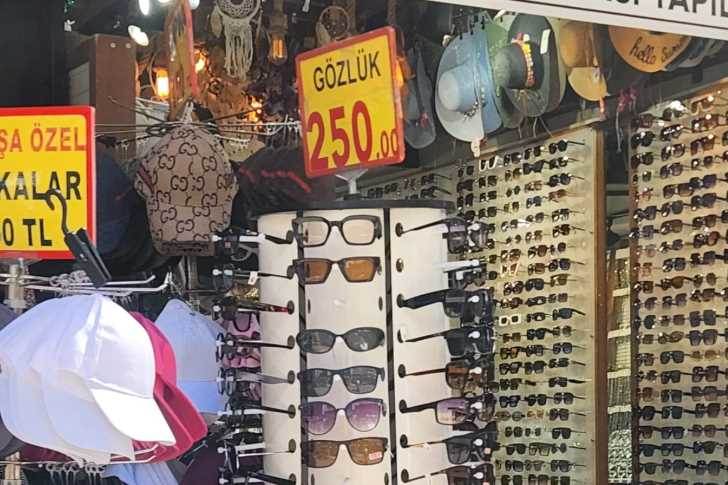 Bijuteri gözlükleri göz sağlığını tehdit ediy…