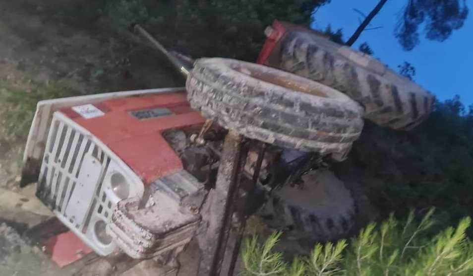 Bilecik'te devrilen traktörün sürücü yaraland…