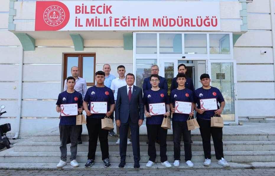 Bilecik’te dünya şampiyonlarına ödül