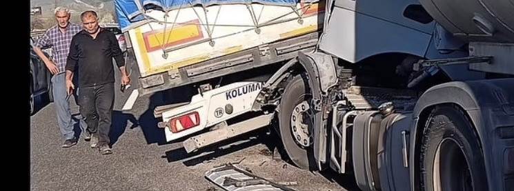 Bilecik’te feci kaza: 2 tır birbirine girdi