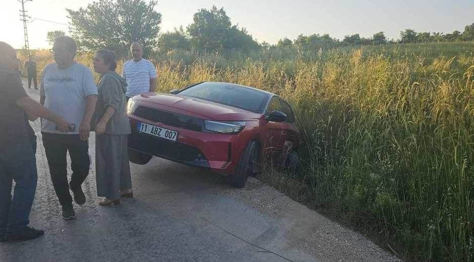 Bilecik’te iki otomobil çarpıştı: 3 kişi yara…