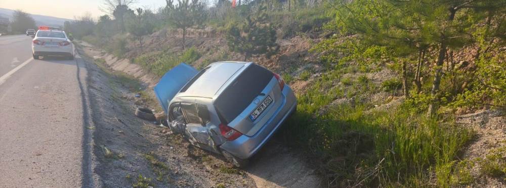 Bilecik'te korkutan kaza: Araç karşı şeride s…