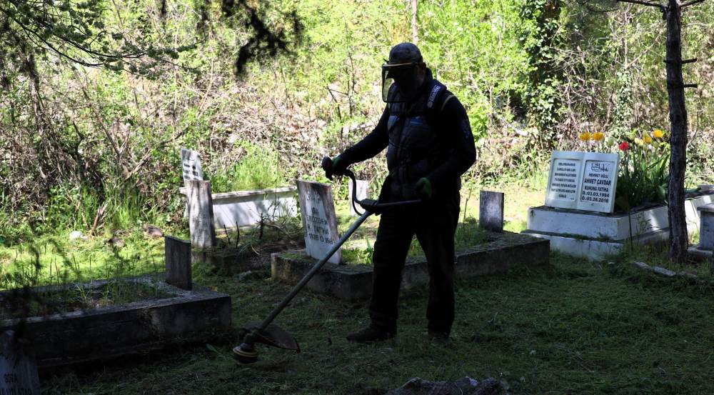 Bilecik’te mezarlıklar bakıma alındı: Ekipler…