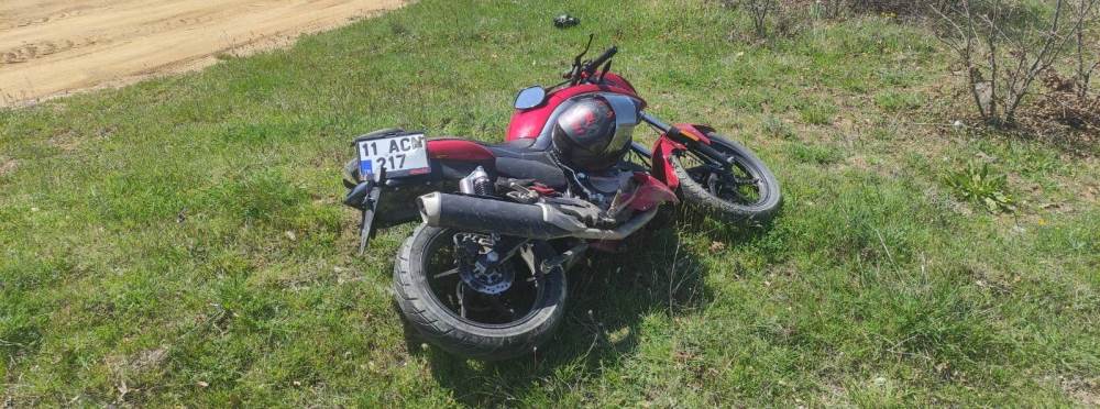 Bilecik’te motosiklet tabelaya çarptı: 1 yara…