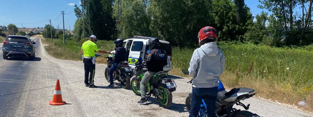 Bilecik'te motosiklet ve elektrikli bisikletl…