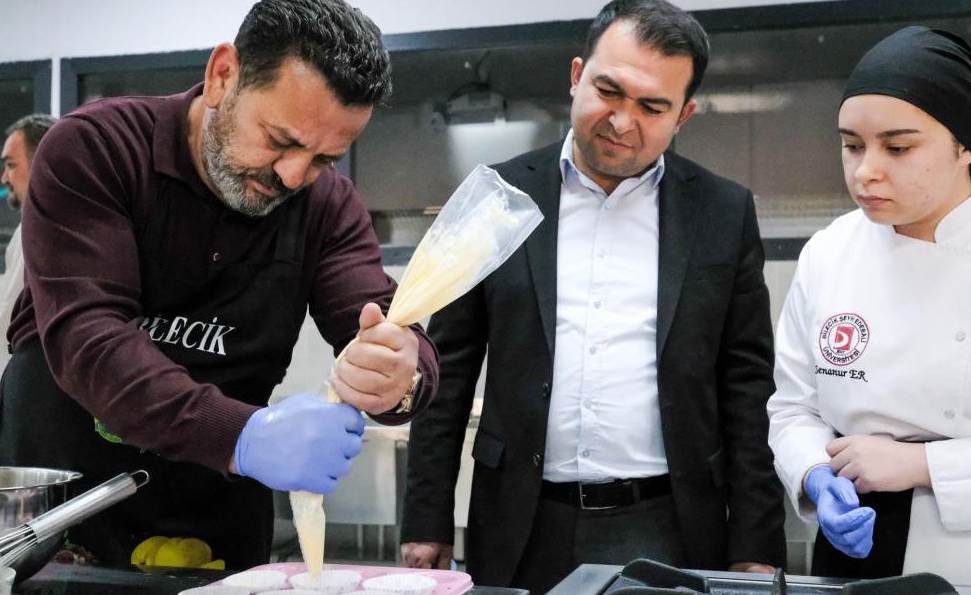 Bilecik'te özel ihtiyaçlı bireyler pasta ve t…