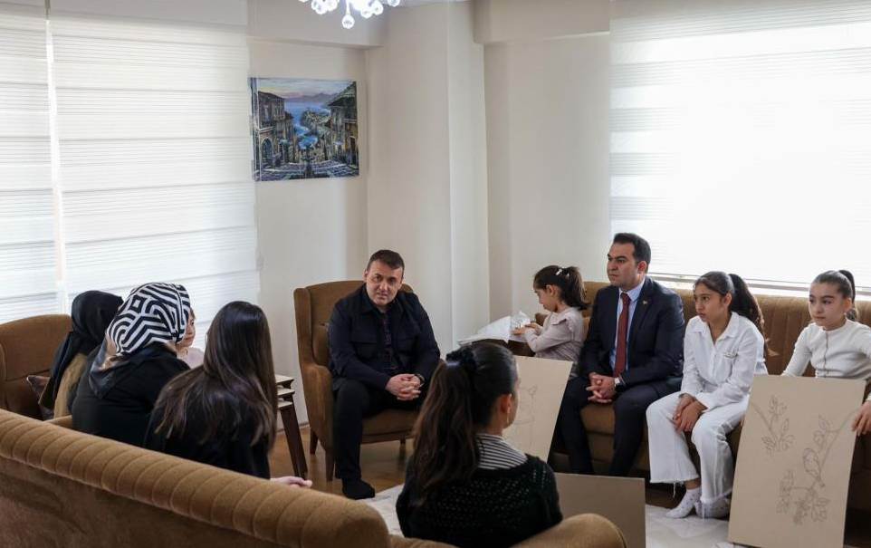 Bilecik Valisi’nden çocuklara moral ziyareti