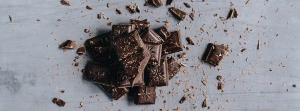 Bitter Çikolata Yaşlanmayı Yavaşlatıyor mu? “Daha Çok Çikolata Yiyin” Mesajı Ne Kadar Doğru?