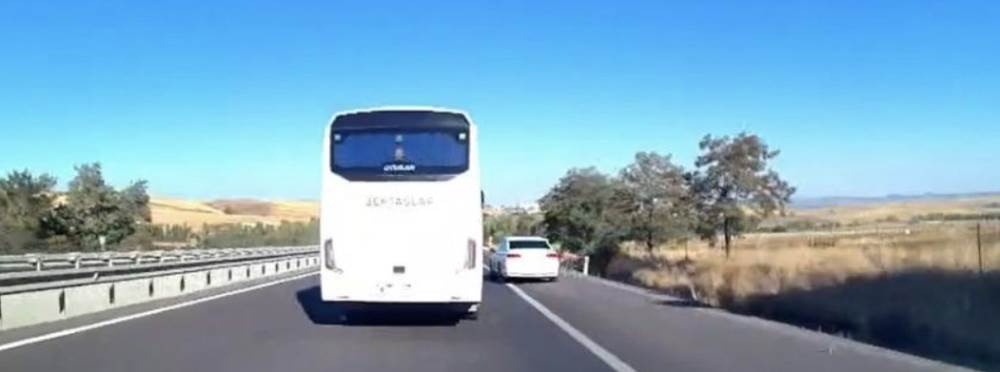 Bozüyük-Eskişehir yolunda tehlikeli sürüş