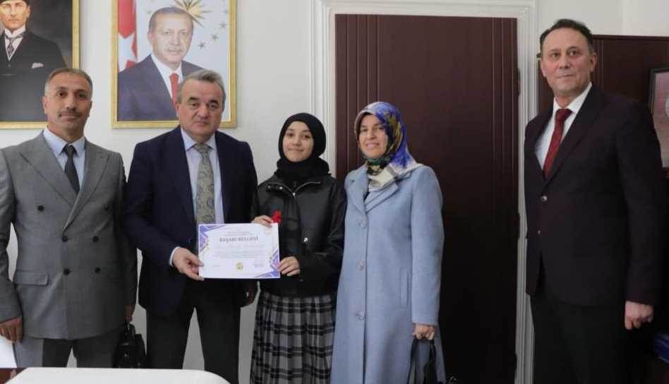 Bozüyük’te bölge birincisi öğrenciye Kaymakam…