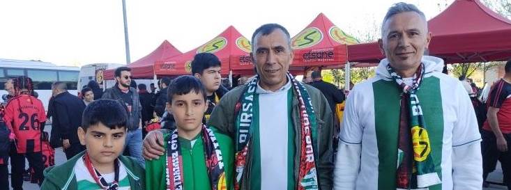 Bursaspor taraftarı Eskişehirspor’u yalnız bı…
