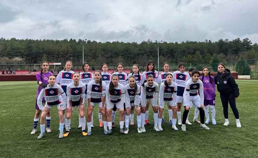 Demirspor’un Kızları derbiyi bekliyor