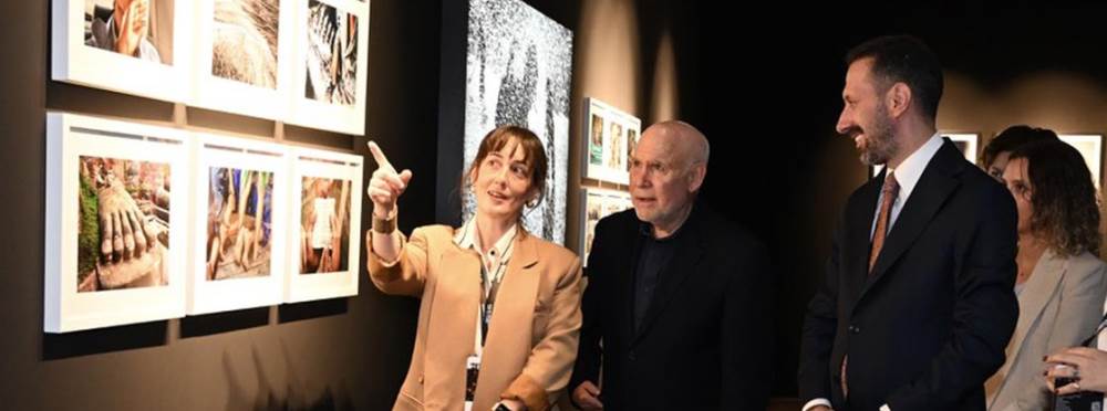 Dünyaca ünlü fotoğrafçı Steve McCurry'nin ser…