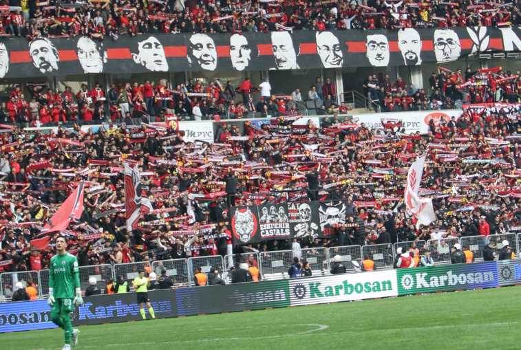 Es Es taraftarı isyanda