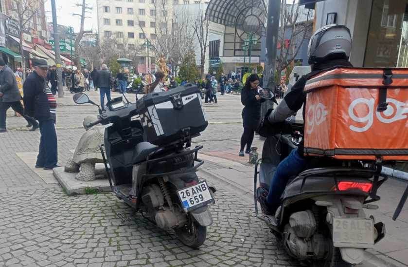 Eskişehir 2 Eylül Caddesi’nde kaldırım işgali