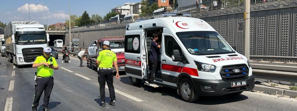 Eskişehir çevreyolunda 3 araç birbirine girdi…