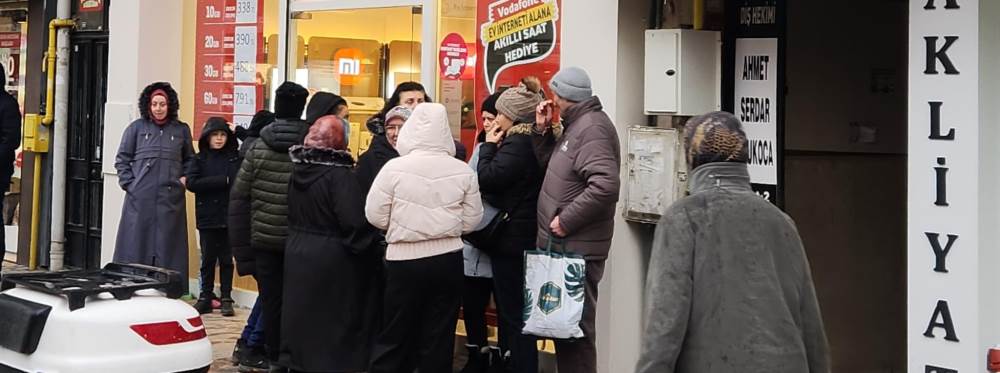 Eskişehir’de aniden bastıran yağmur tenteleri…