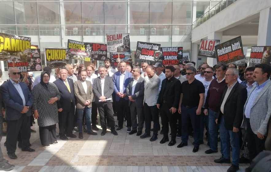 Eskişehir'de belediye önünde AK Parti'den ısl…