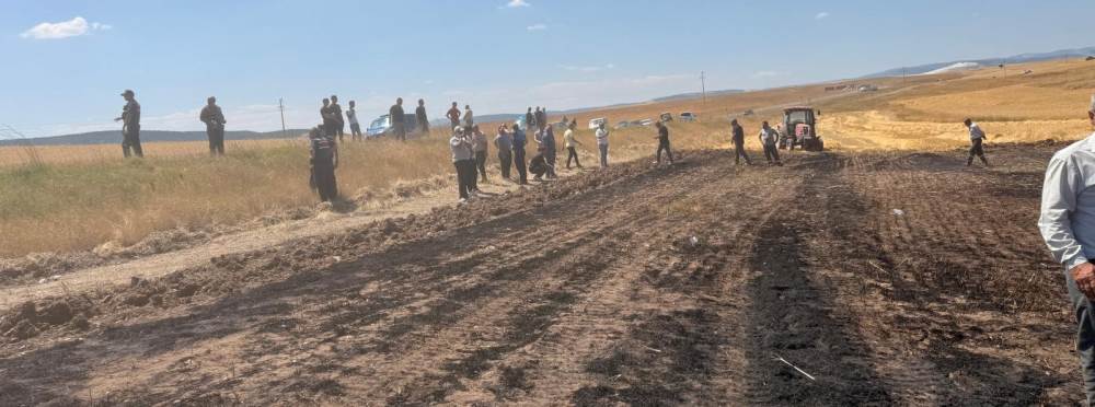 Eskişehir'de bir yangın daha: Biçerdöver alev…