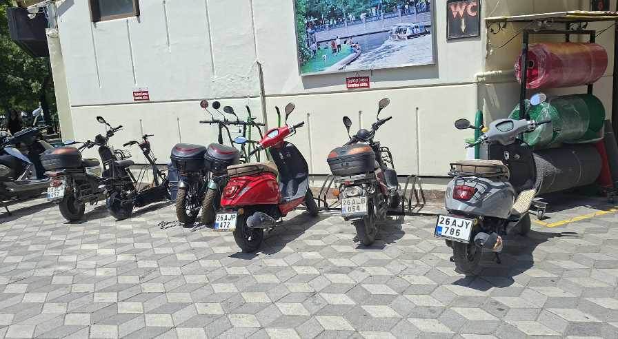 Eskişehir'de bisiklet park alanını motosiklet…