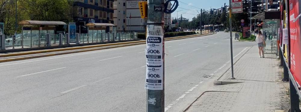 Eskişehir'de direkler ilan panosuna döndü