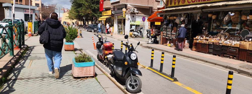 Eskişehir’de dubalar park ihlalini engelleyem…