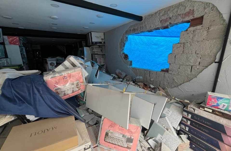 Eskişehir'de dükkanı yıkılan esnafa brandalı …