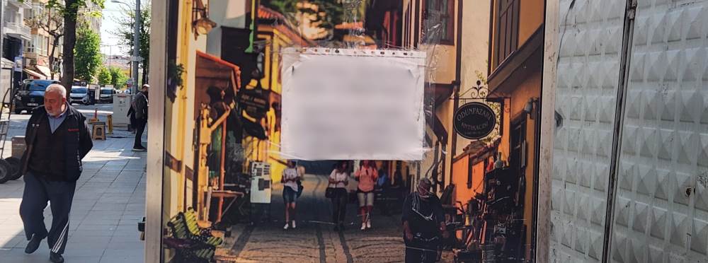 Eskişehir’de duyarlı esnafın camdaki mesajı t…