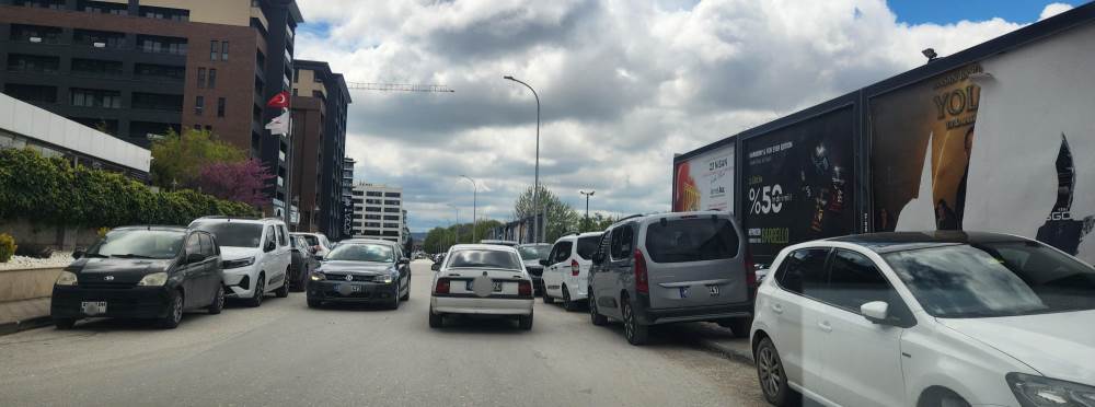 Eskişehir'de düzensiz park sürücüyü çileden ç…