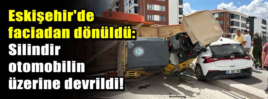 Eskişehir'de faciadan dönüldü: Silindir otomobilin üzerine devrildi!