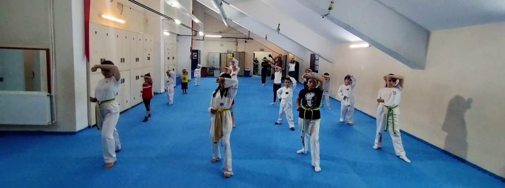 Eskişehir'de genç sporcular yaz tatilini taek…
