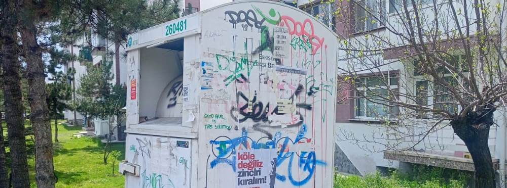 Eskişehir'de giysi kumbaraları vandalların he…