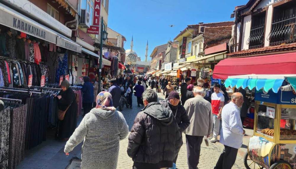 Eskişehir’de hava ısındı, sokaklar doldu taşt…