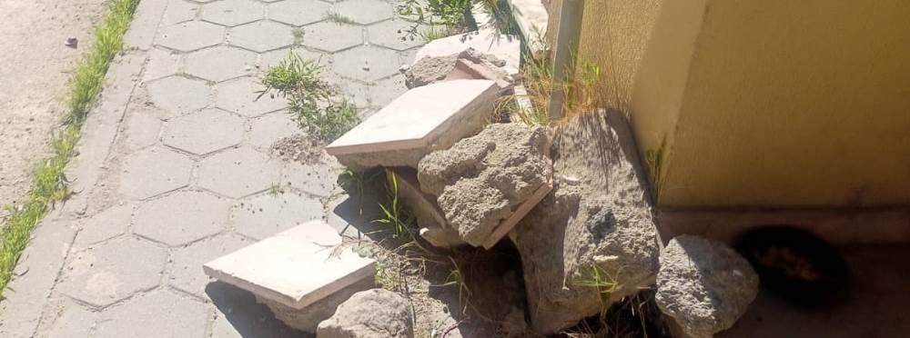 Eskişehir'de kaldırım işgali: Beton parçaları…