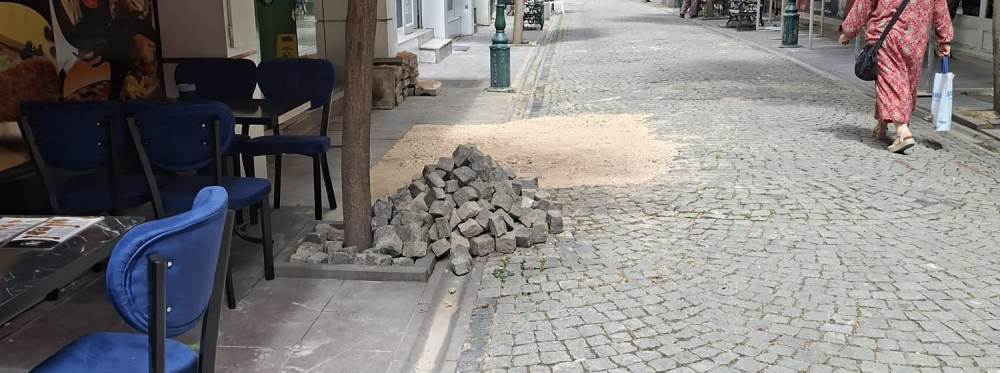 Eskişehir'de kaldırım taşları aylardır döşenm…