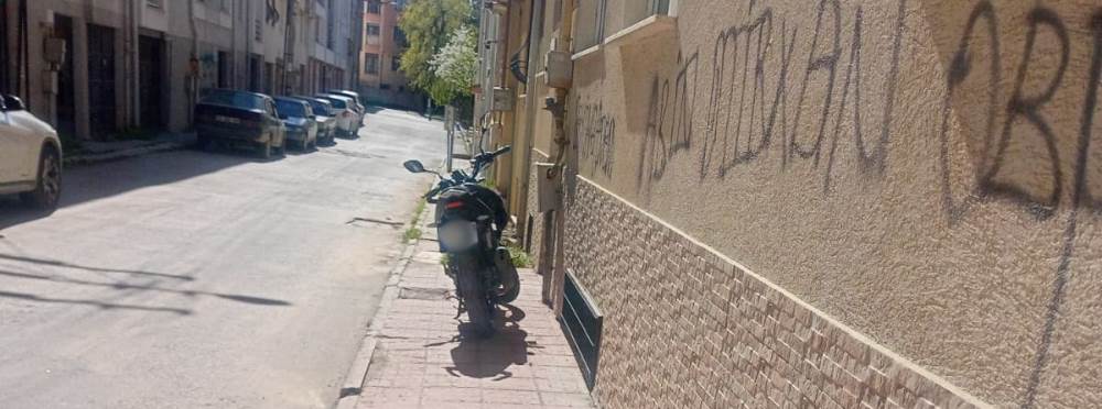 Eskişehir’de kaldırımda park krizi: Yayalar z…