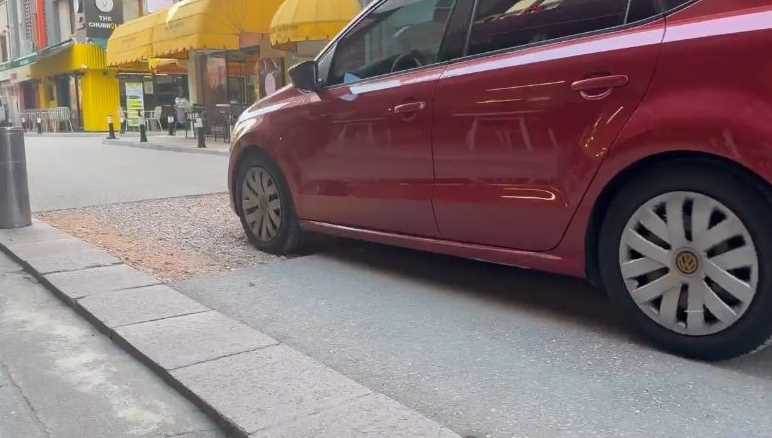 Eskişehir'de kapanmayan çukur sürücülere bela…