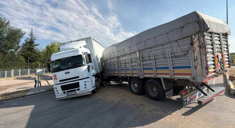 Eskişehir’de OSB’de korkutan kaza: Kamyonlar …