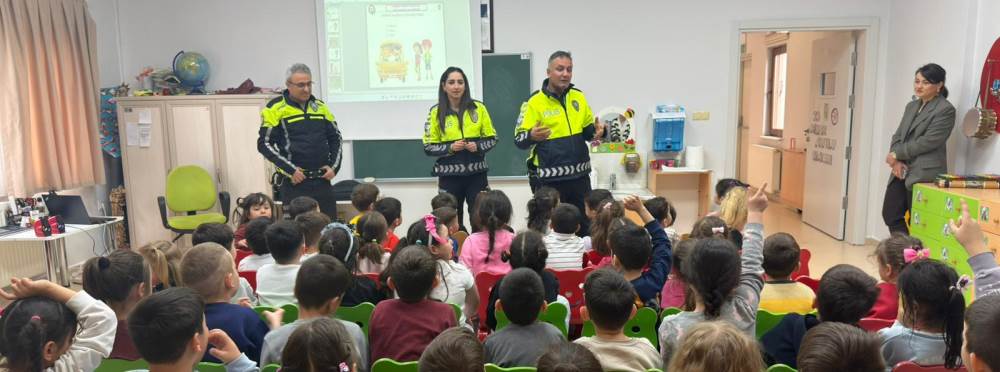 Eskişehir’de polislerden Es Çocuk Evi’nde eğl…