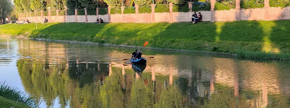 Eskişehir’de Porsuk Çayı'nda gençlerin kano k…