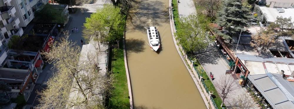 Eskişehir'de Porsuk Çayı'nın rengi değişti
