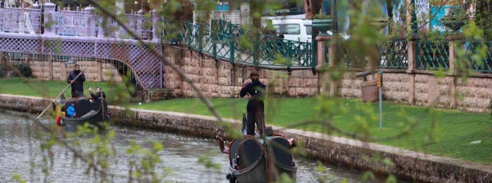 Eskişehir'de Porsuk Çayı üzerinde kartpostall…