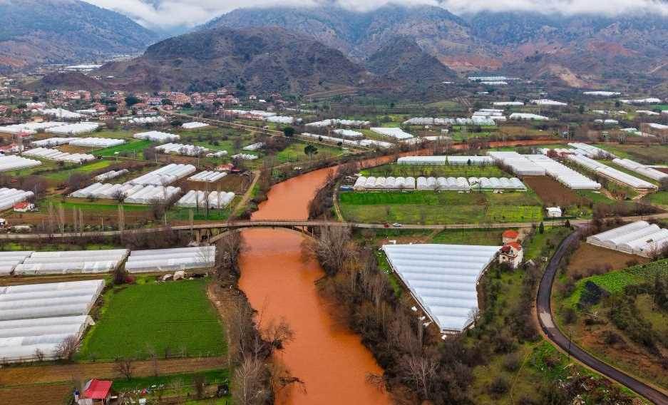 Eskişehir'de Sakarya nehrinin rengi değişti