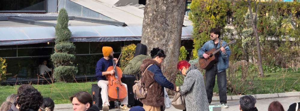 Eskişehir’de sokak sanatçıları caddeyi müzikl…